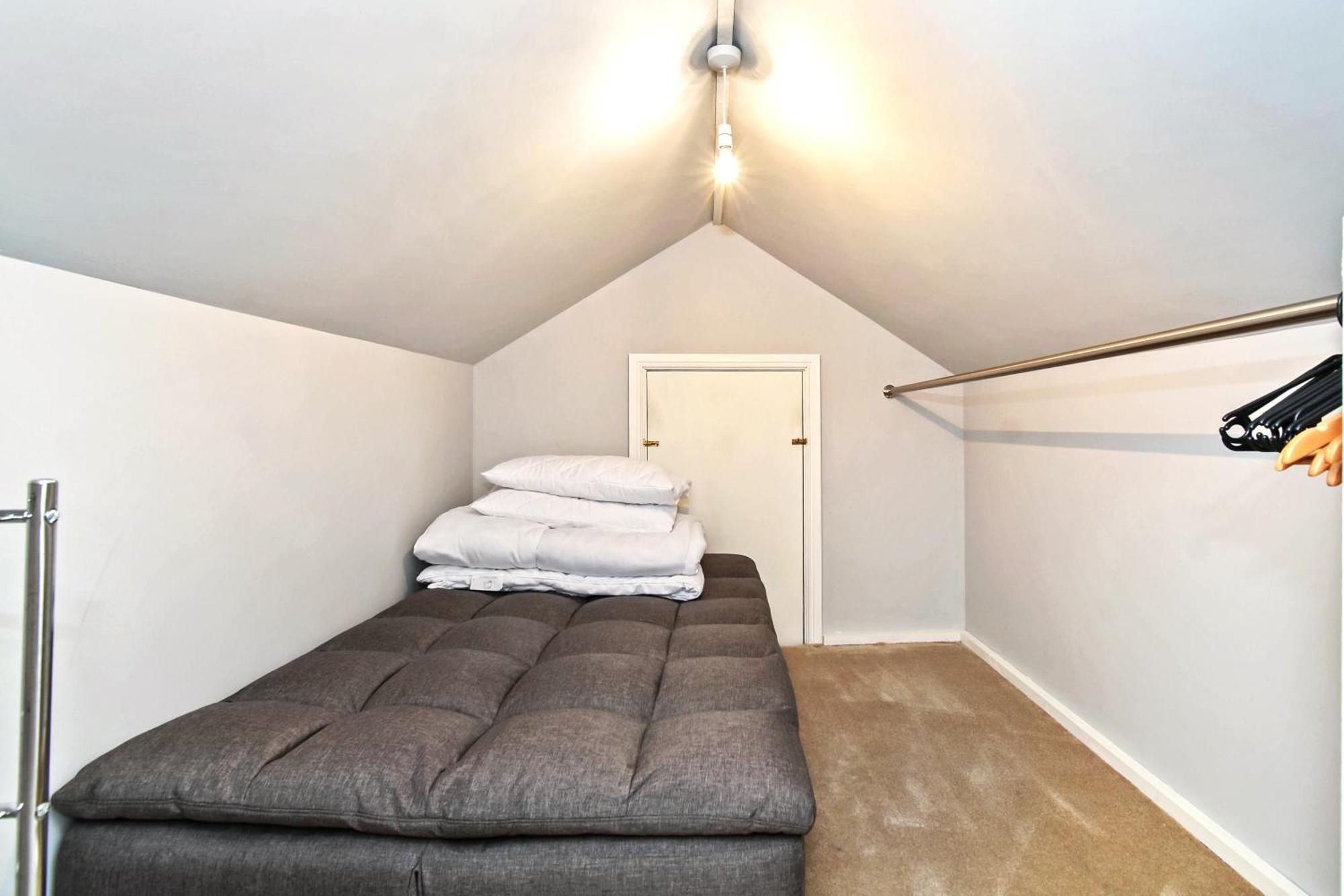 Apartment Victoria With Free Parking Scarborough Exterior photo