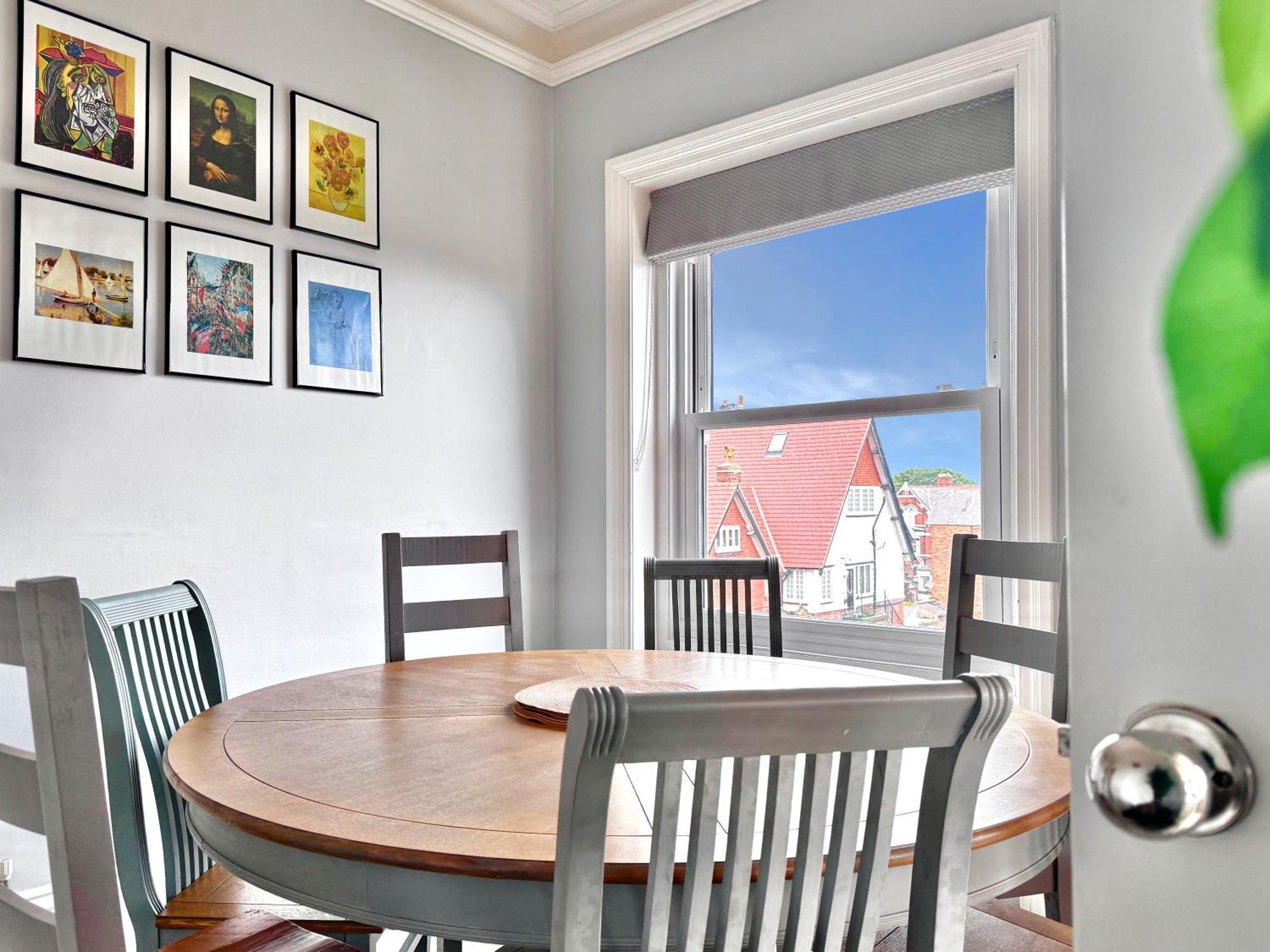 Apartment Victoria With Free Parking Scarborough Exterior photo