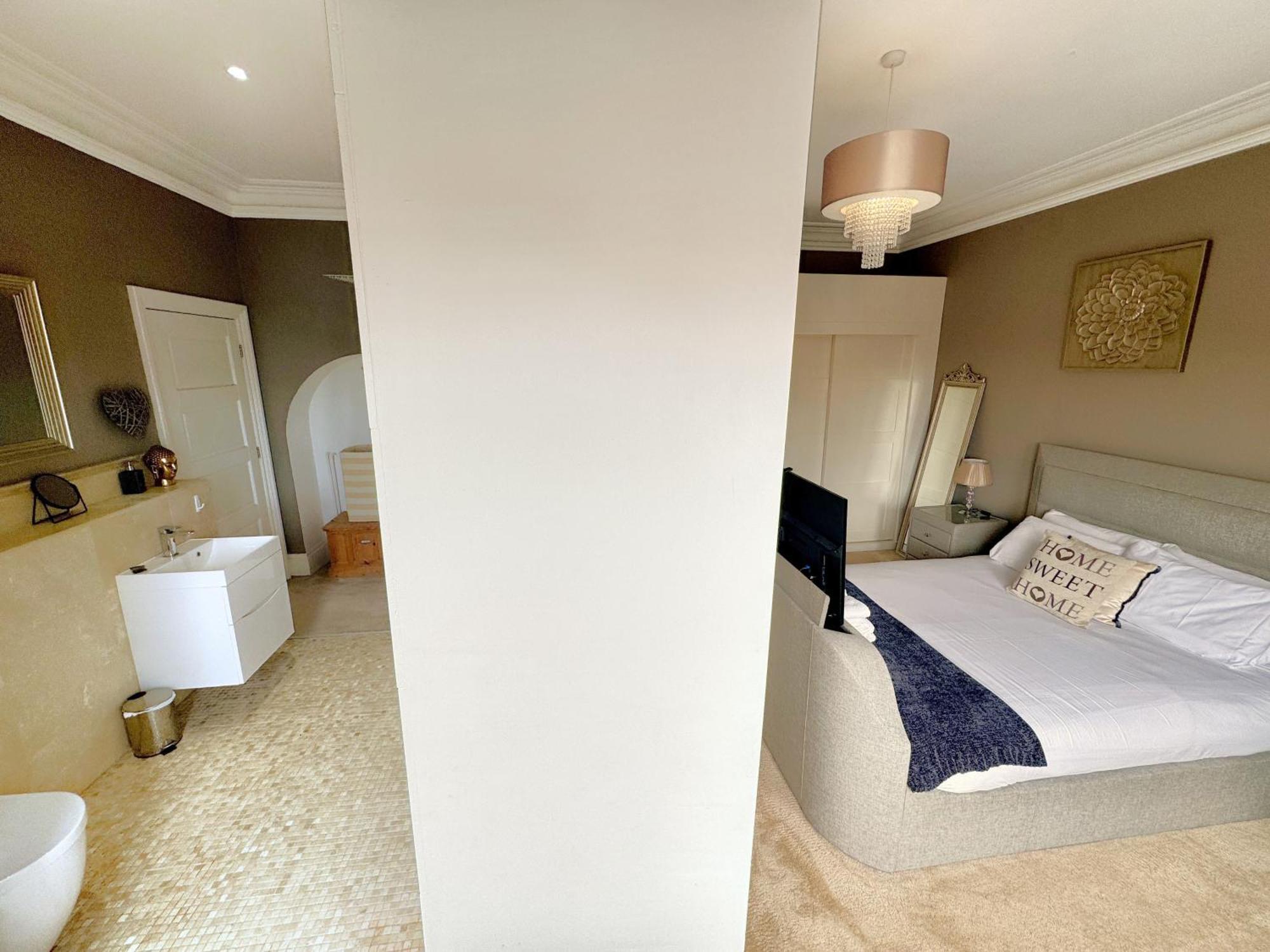 Apartment Victoria With Free Parking Scarborough Exterior photo