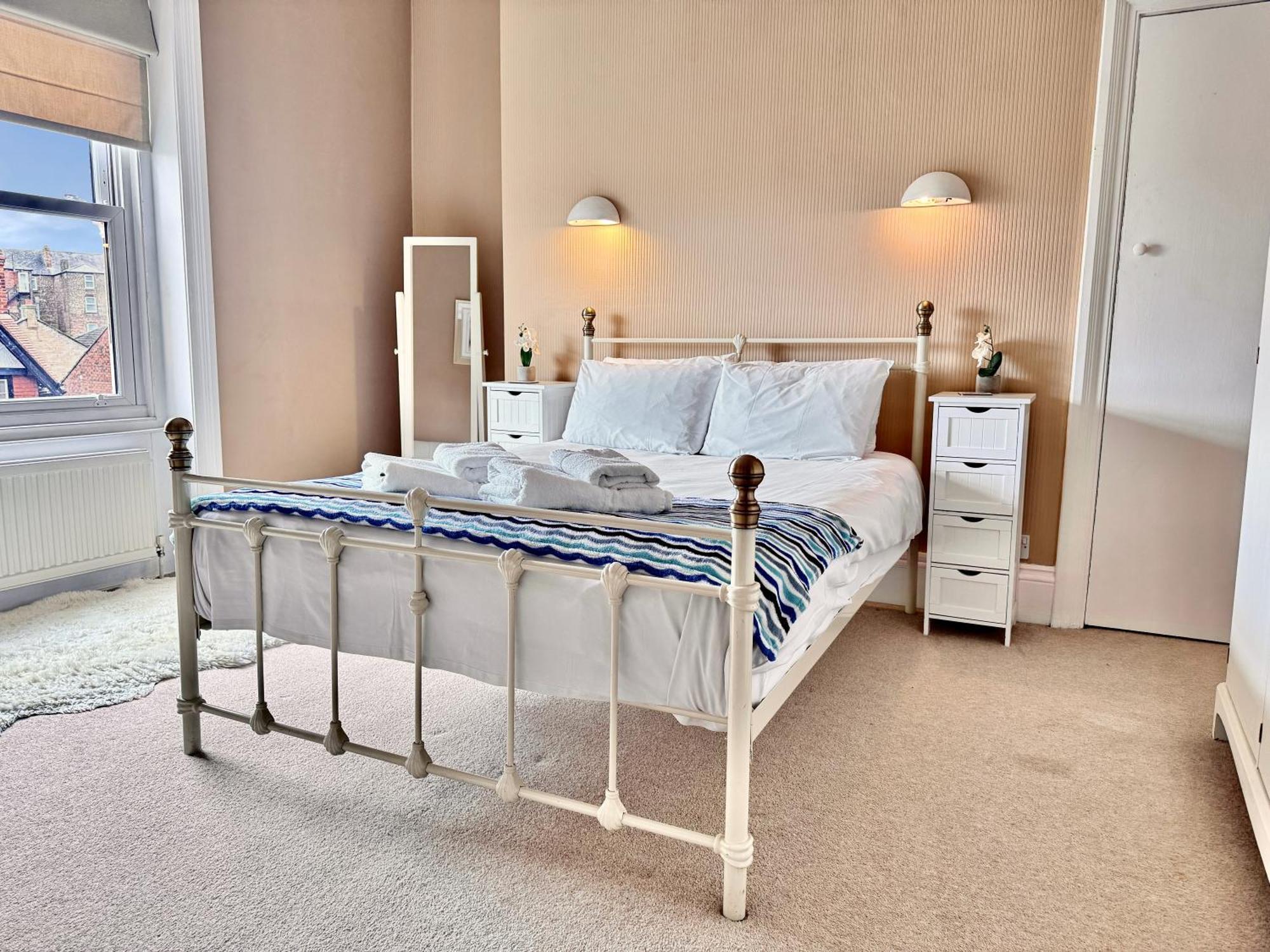 Apartment Victoria With Free Parking Scarborough Exterior photo