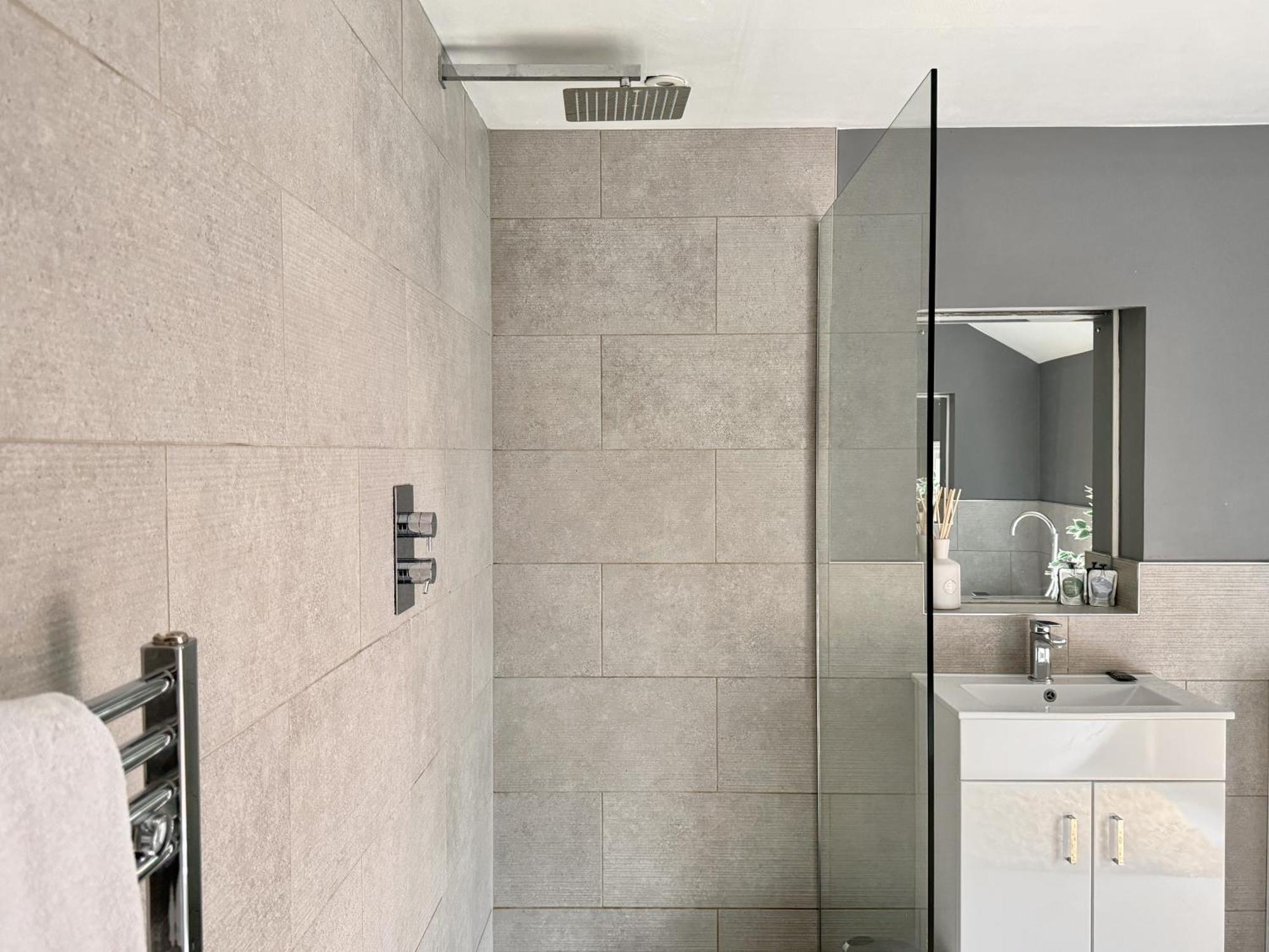 Apartment Victoria With Free Parking Scarborough Exterior photo
