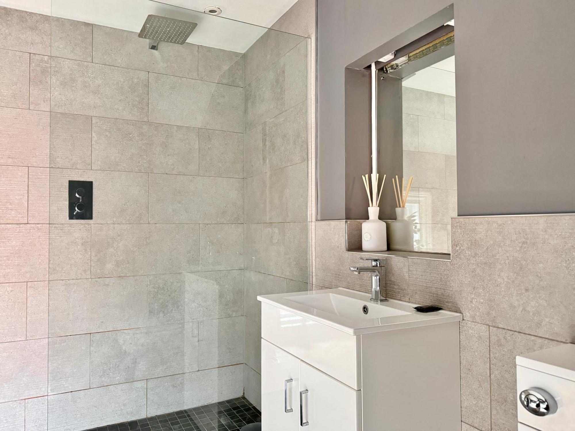 Apartment Victoria With Free Parking Scarborough Exterior photo