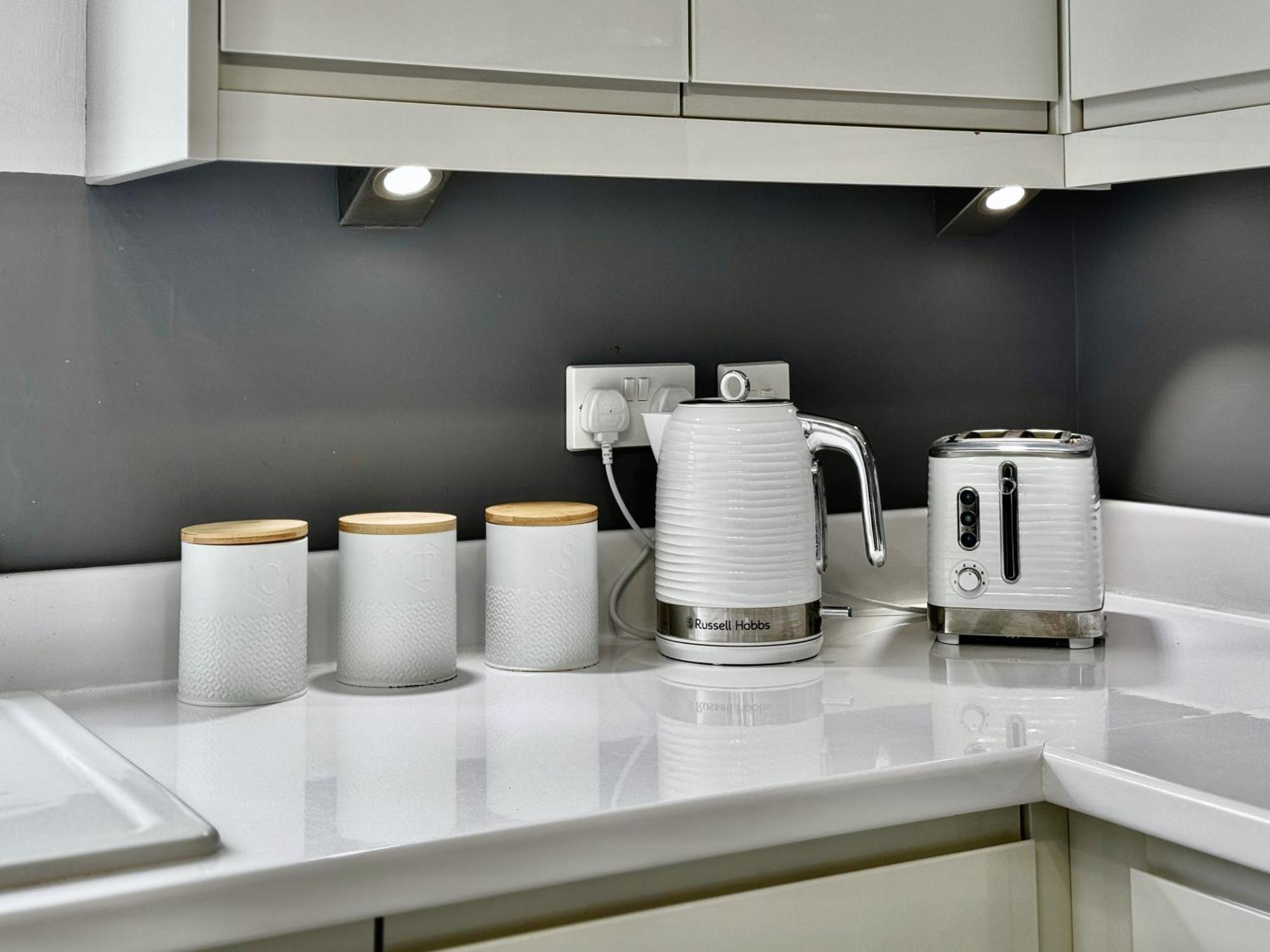 Apartment Victoria With Free Parking Scarborough Exterior photo