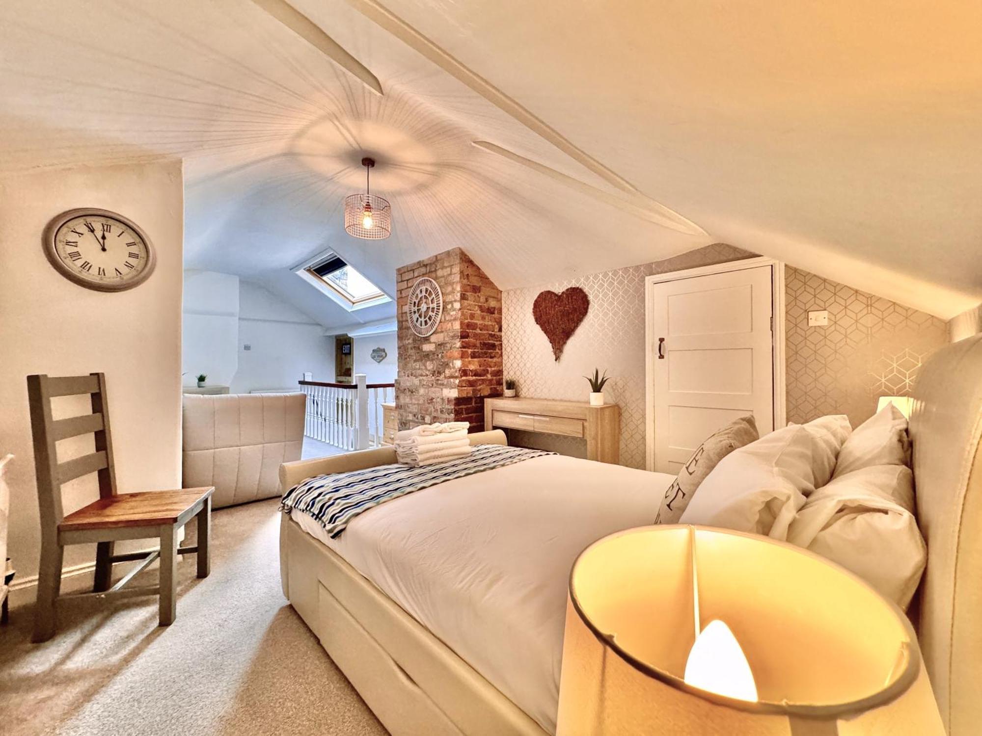Apartment Victoria With Free Parking Scarborough Exterior photo