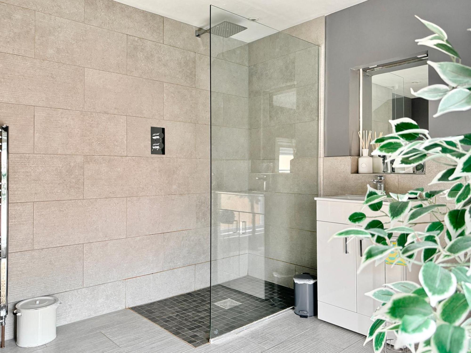 Apartment Victoria With Free Parking Scarborough Exterior photo