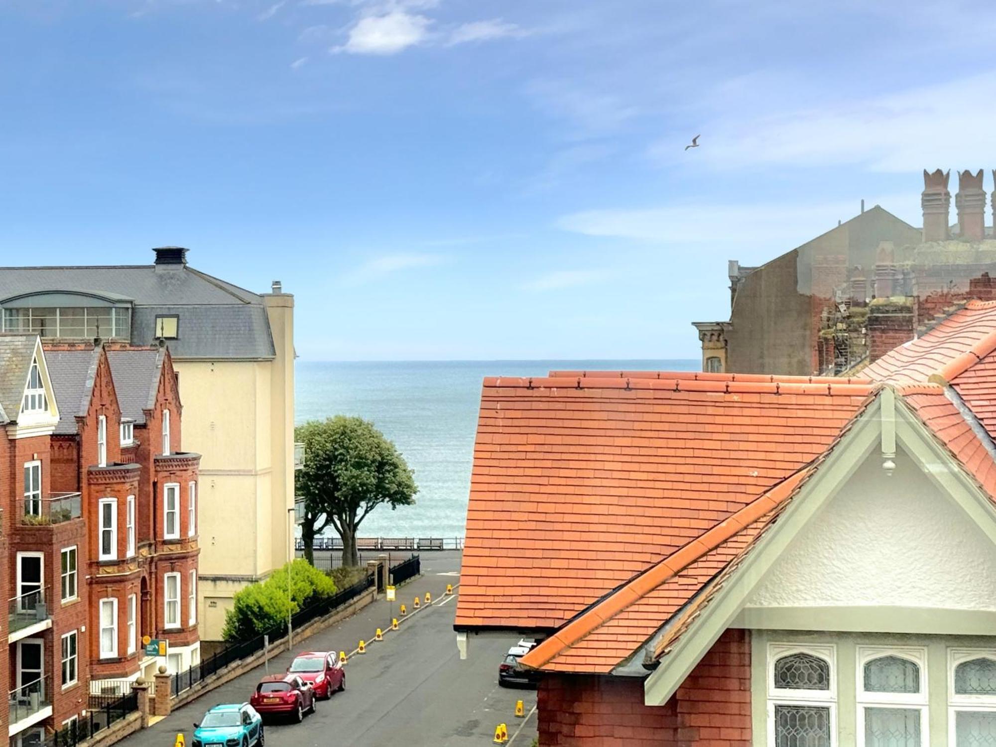 Apartment Victoria With Free Parking Scarborough Exterior photo